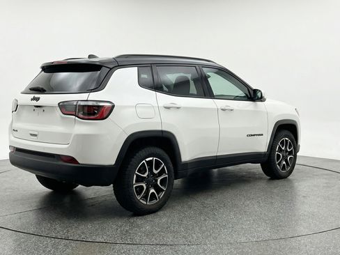 Used 2025 Jeep Compass Trailhawk AWD/4WD image 9