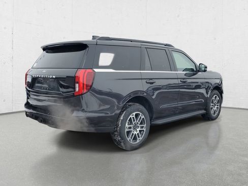 New 2026 Ford Expedition Active image 7