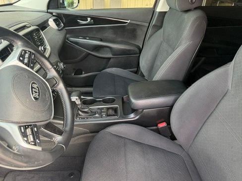 Used 2019 Kia Sorento FWD w/ LX Convenience Package image 11