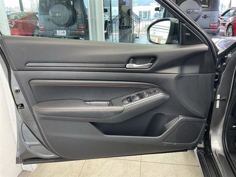 Used 2021 Nissan Altima 2.5 SR w/ SR Premium Package image 10