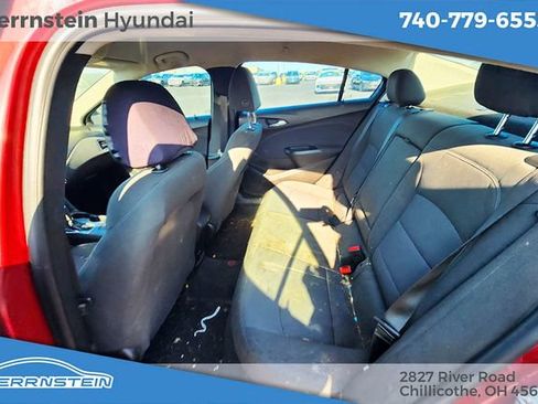 Used 2018 Chevrolet Cruze LT w/ Convenience Package FWD image 19