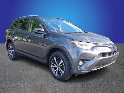 Used 2016 Toyota RAV4 XLE w/ Preferred Accessory Package FWD image 3