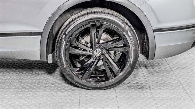 Used 2023 Volkswagen Tiguan SE R-Line FWD image 36