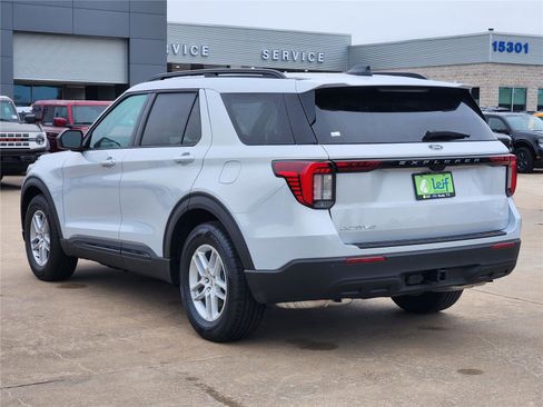 New 2026 Ford Explorer Active RWD image 4