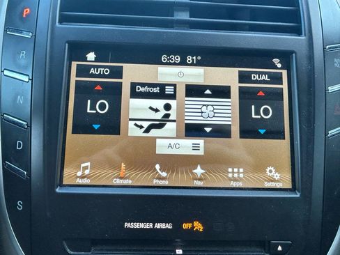Used 2018 Lincoln MKC Select w/ Select Plus Package AWD/4WD image 23