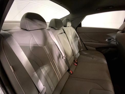 Used 2025 Hyundai Elantra SEL FWD image 23