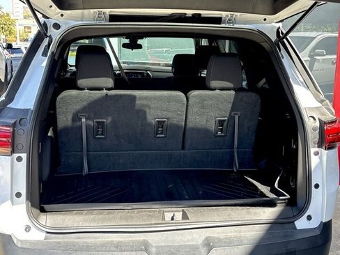 Used 2023 Chevrolet Traverse LT image 26