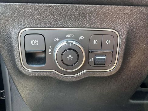 Used 2021 Mercedes-Benz GLB 250 GLB 250 image 17