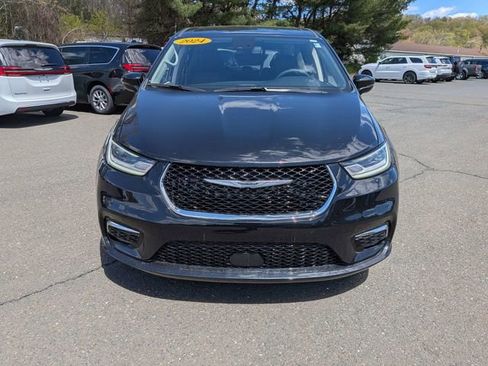 Certified 2024 Chrysler Pacifica Touring-L FWD image 2