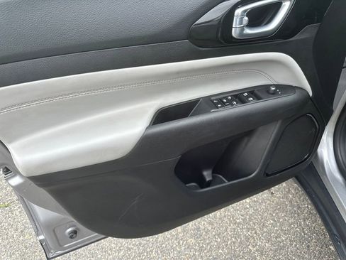 Used 2024 Jeep Compass Limited image 9