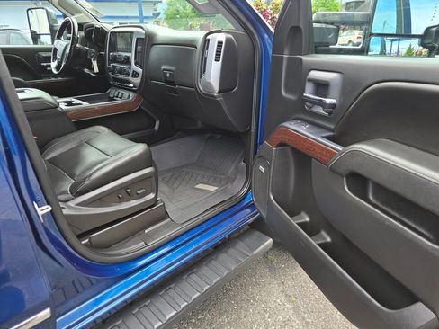 Used 2016 GMC Sierra 2500 SLT w/ Duramax Plus Package AWD/4WD image 17