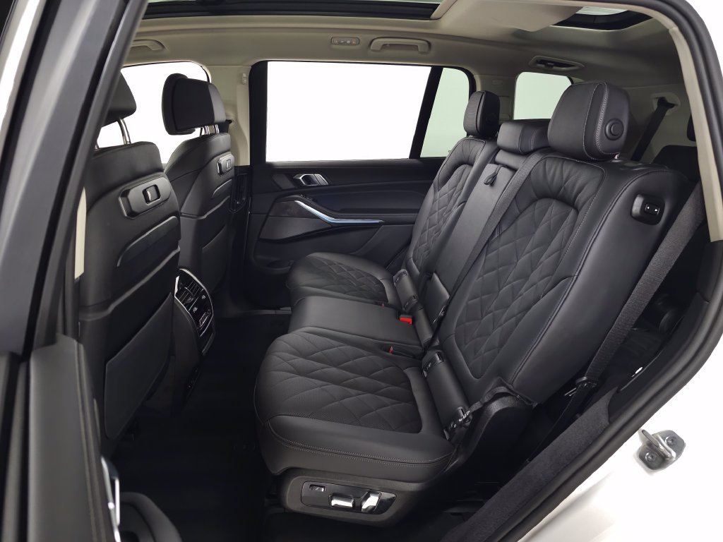 Used 2026 BMW X7 xDrive40i w/ Premium Package AWD/4WD image 41