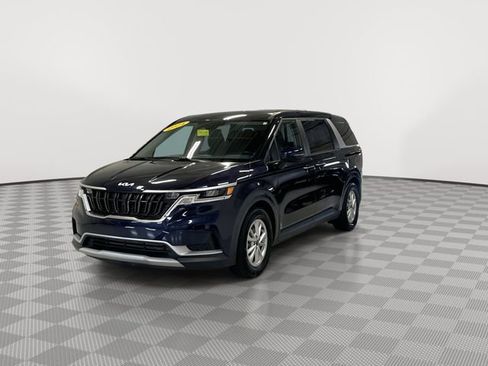 Used 2024 Kia Carnival LX image 4