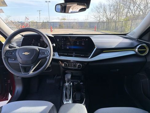 Used 2025 Chevrolet Trax LT image 15