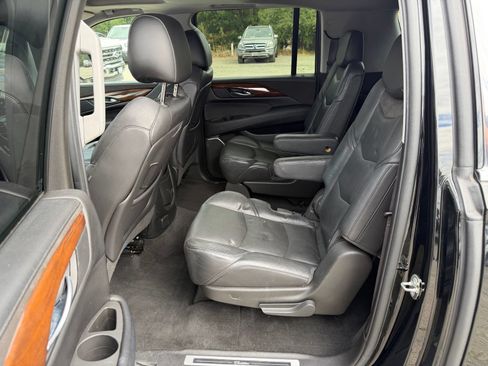 Used 2017 Cadillac Escalade ESV Luxury RWD image 12