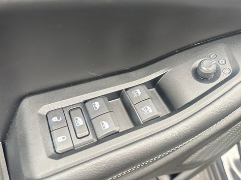 Used 2023 Jeep Grand Cherokee Altitude AWD/4WD image 13