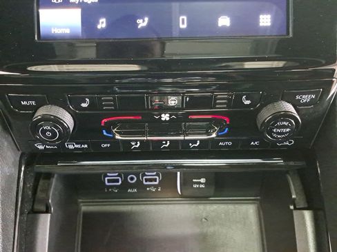 Used 2023 Jeep Grand Cherokee Altitude AWD/4WD image 24