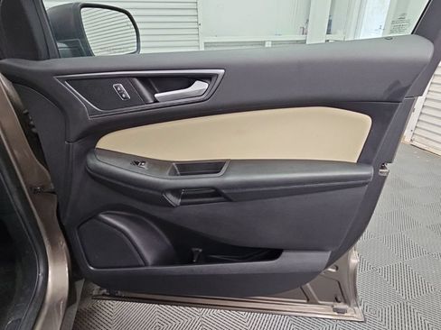 Used 2019 Ford Edge SE FWD image 35