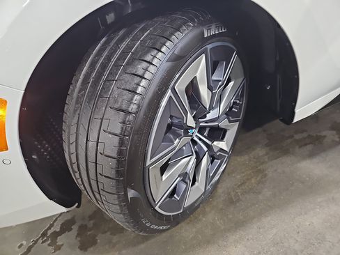 New 2025 BMW 760i xDrive image 34