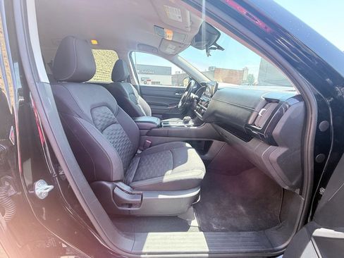 Used 2022 Nissan Pathfinder SV AWD/4WD image 11