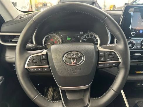 Used 2024 Toyota Highlander XLE AWD/4WD image 20