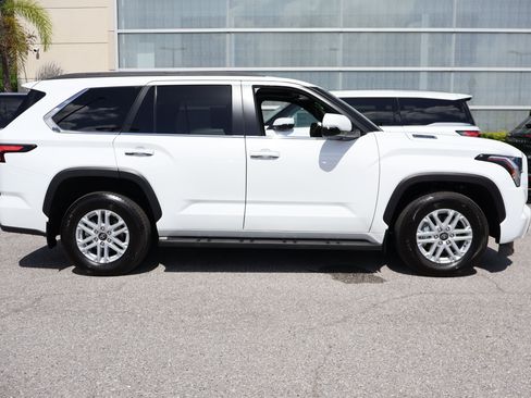 Used 2026 Toyota Sequoia SR5 RWD image 10
