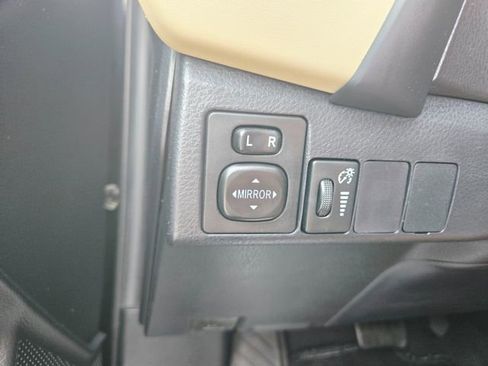 Used 2017 Toyota Corolla LE image 27