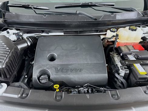 Used 2023 Chevrolet Traverse LT w/ Rear Camera Mirror Package image 32