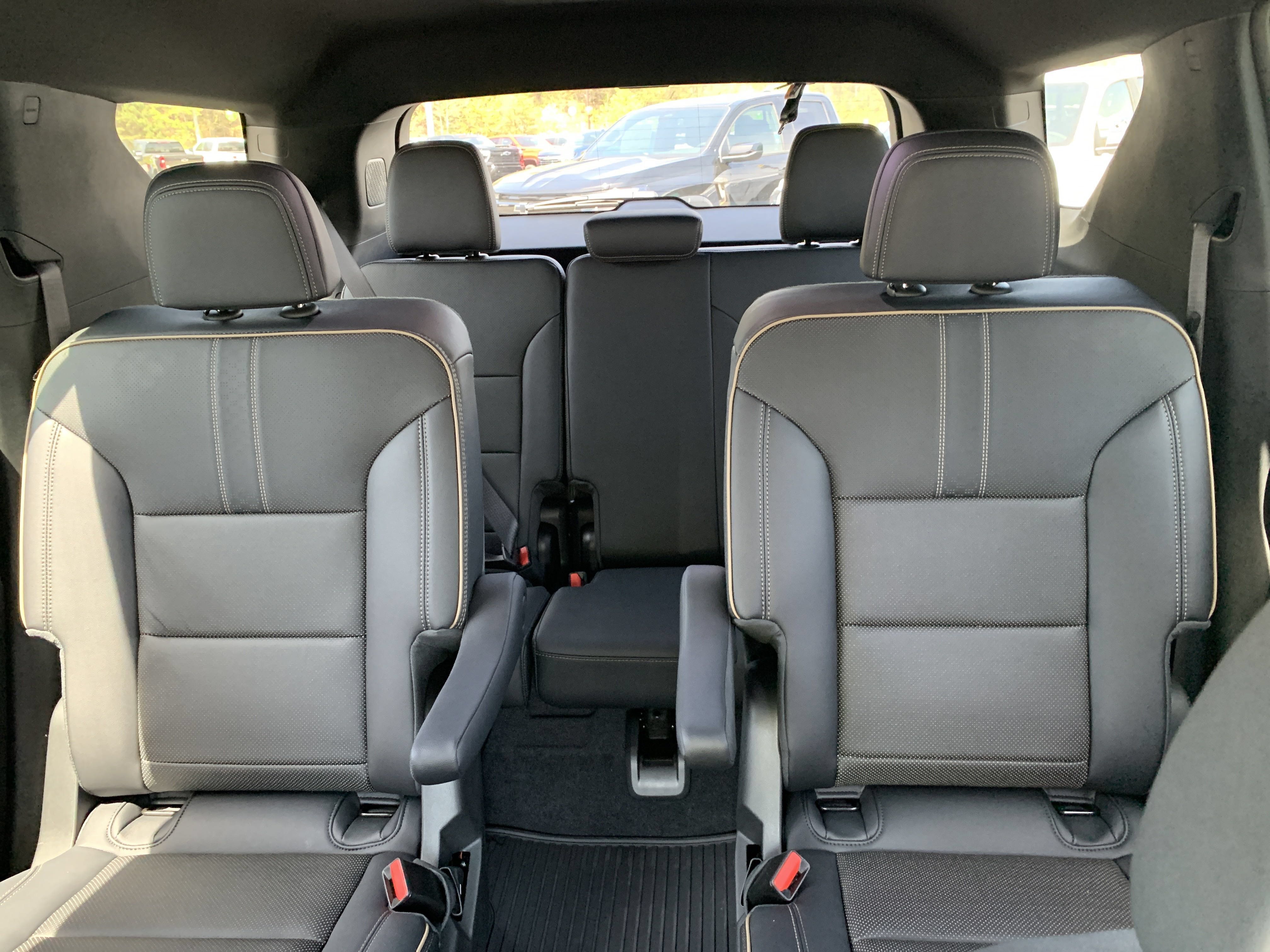 New 2025 Chevrolet Traverse High Country w/ LPO, Floor Liner Package FWD image 19
