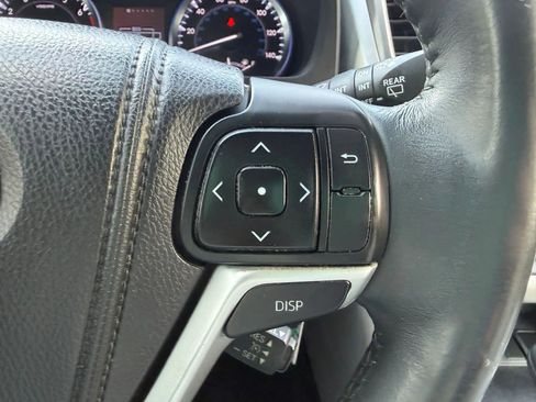 Used 2015 Toyota Highlander Plus FWD image 22