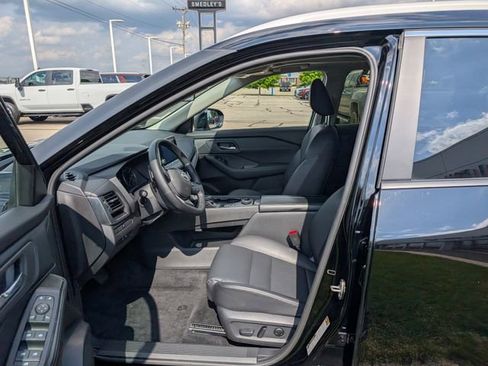 Used 2025 Nissan Rogue SV w/ SV Premium Package AWD/4WD image 11