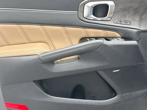 Used 2025 Kia Sorento SX Prestige w/ Olive Brown Leather Package AWD/4WD image 9