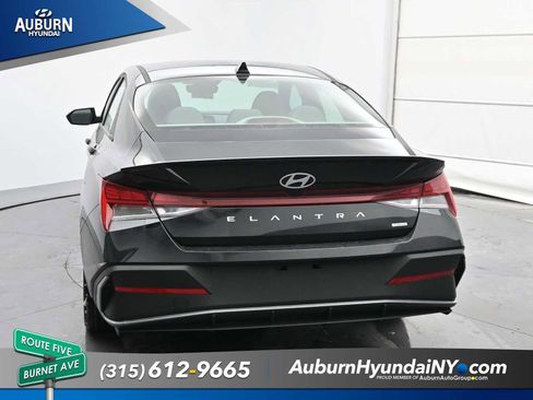 New 2025 Hyundai Elantra SEL FWD image 3