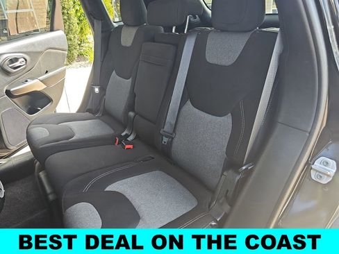 Used 2018 Jeep Cherokee Latitude FWD image 13