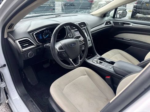 Used 2019 Ford Fusion SE w/ Equipment Group 151A FWD image 17