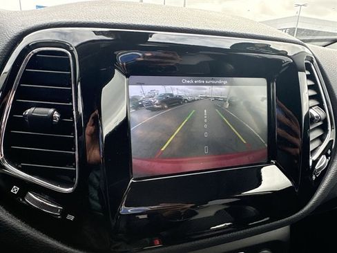 Used 2019 Jeep Compass Latitude image 14