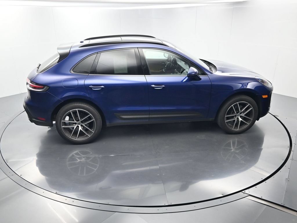 Certified 2025 Porsche Macan AWD/4WD image 39