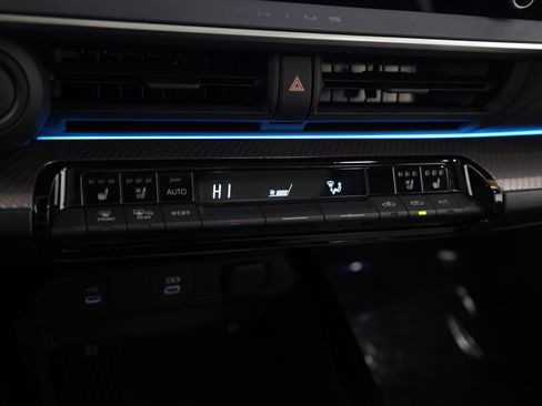 Used 2024 Toyota Prius Limited image 20