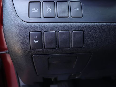 Used 2019 Toyota Highlander SE FWD image 26
