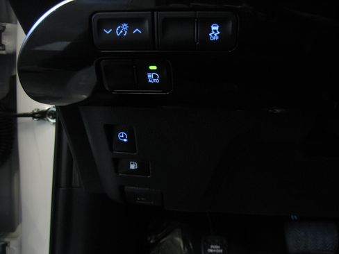 Certified 2021 Toyota Prius Prime XLE image 19