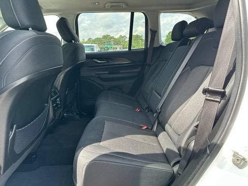 Used 2024 Jeep Grand Cherokee Laredo RWD image 28