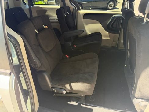Used 2016 Dodge Grand Caravan SXT FWD image 17