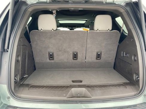 Used 2024 GMC Yukon SLT w/ SLT Luxury Package image 23