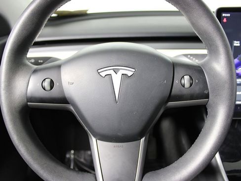 Used 2021 Tesla Model Y Long Range image 12