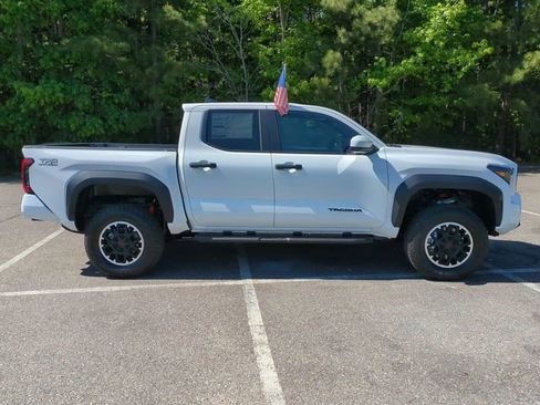 New 2026 Toyota Tacoma TRD Off-Road AWD/4WD image 3