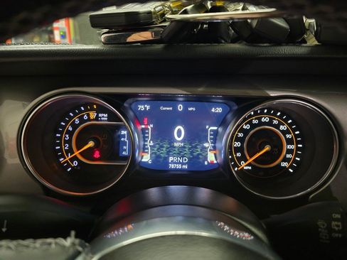 Used 2021 Jeep Wrangler Unlimited Sahara AWD/4WD image 22