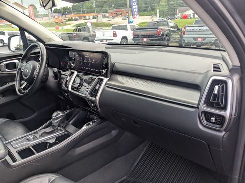 Used 2022 Kia Sorento S w/ Panoramic Sunroof Package FWD image 31