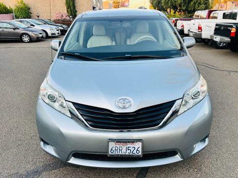 Used 2011 Toyota Sienna LE image 7