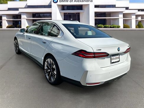Used 2026 BMW 530i xDrive w/ Premium Package AWD/4WD image 5
