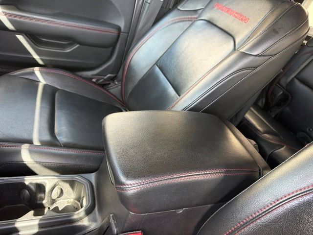 Used 2018 Jeep Wrangler Unlimited Rubicon w/ Dual Top Group AWD/4WD image 28